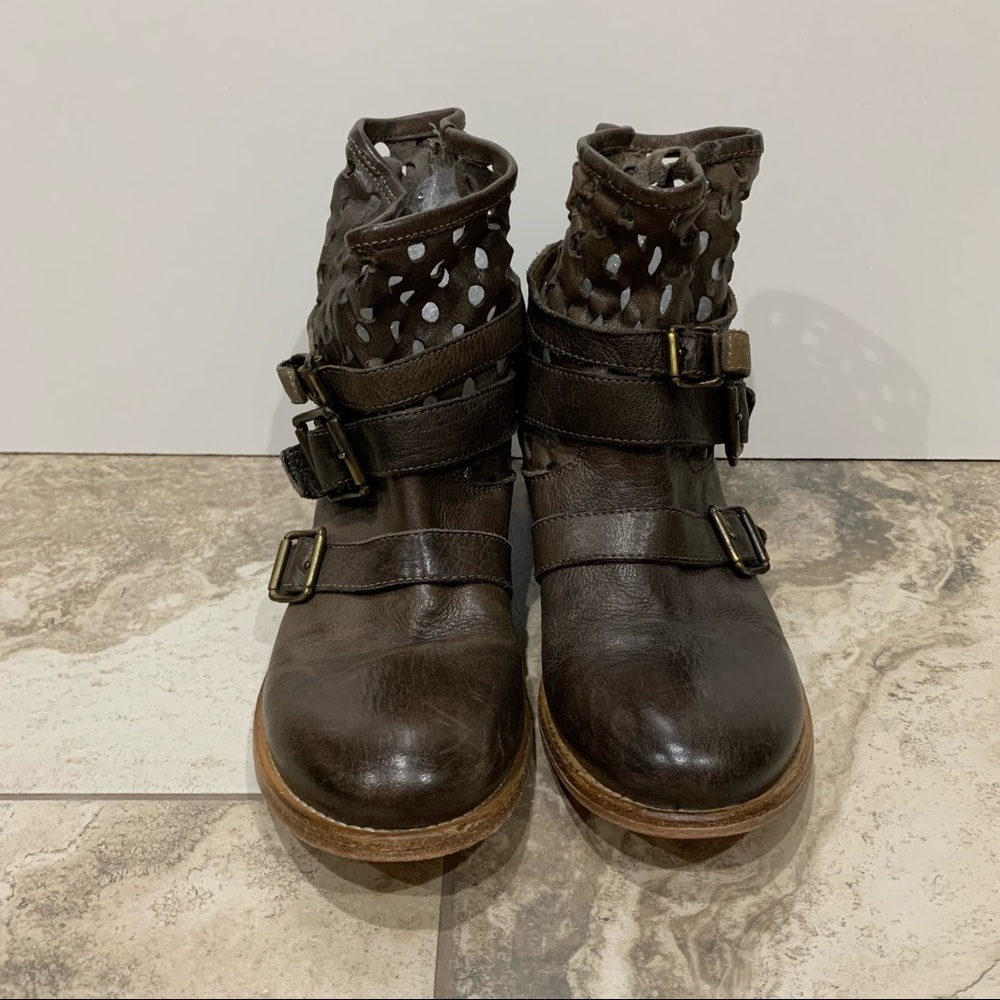 Vero Cuoio Perforated Brown Short Leather Boot